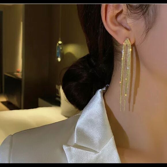 Beautiful Gold Plated Tassel Drop Dangle Earrings - Picture 3 of 3